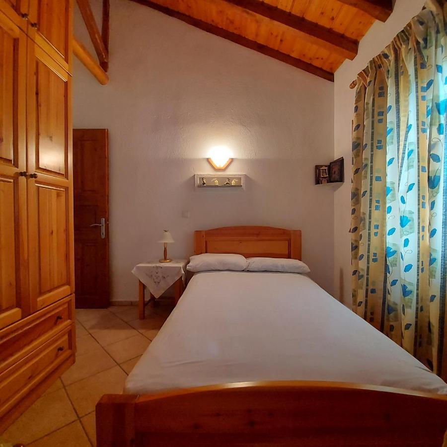 Villa Amfithea Moni Evaggelistrias Exterior foto